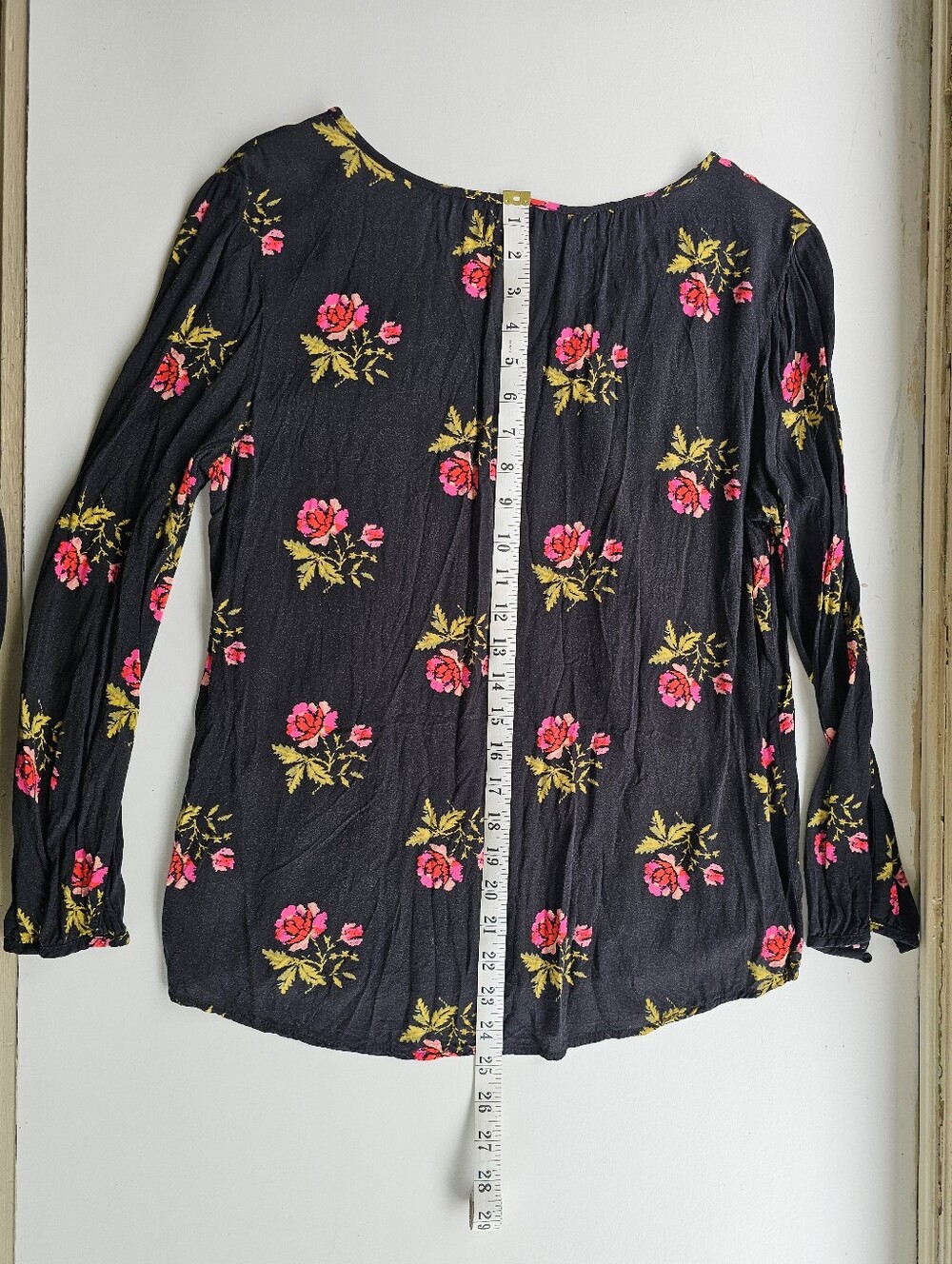 Old Navy Black Floral V-Neck Blouse with Pink Roses - Women's Size Medium - Picture 7 of 11